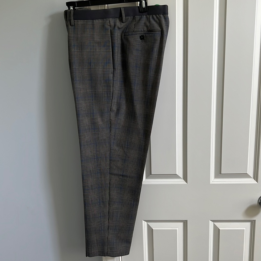 Brand new United Colors of Benetton pants. Very stylish! Size 38 x 30